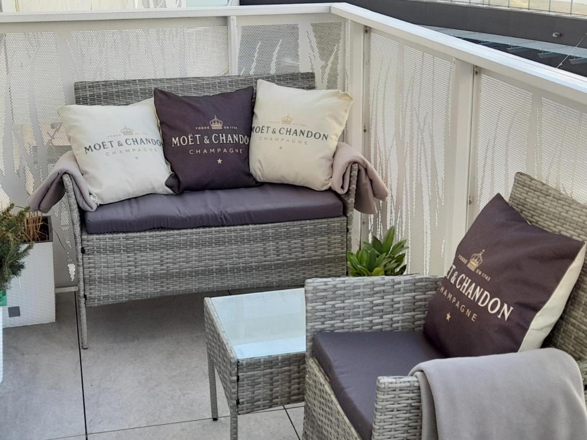 Beige Mood City Apartment Вроцлав Екстериор снимка